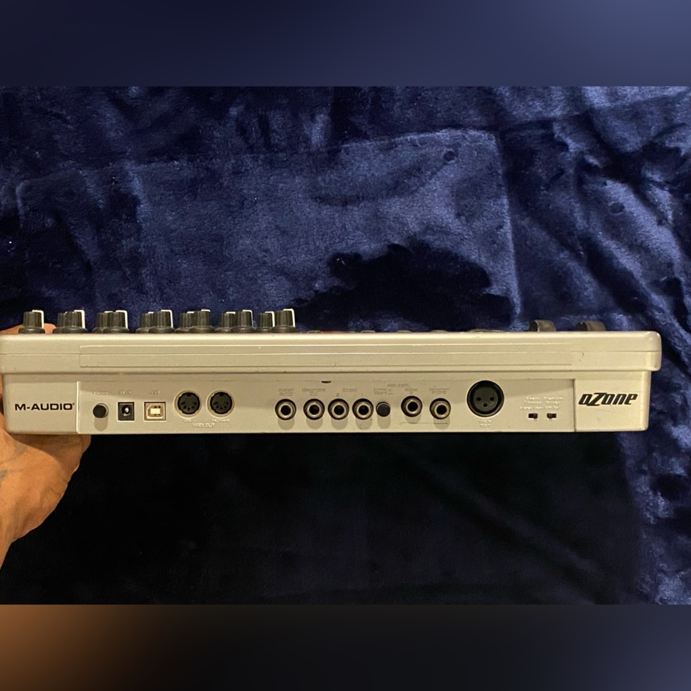 M Audio Ozone MIDI Keyboard Controller - Picture 2 of 6